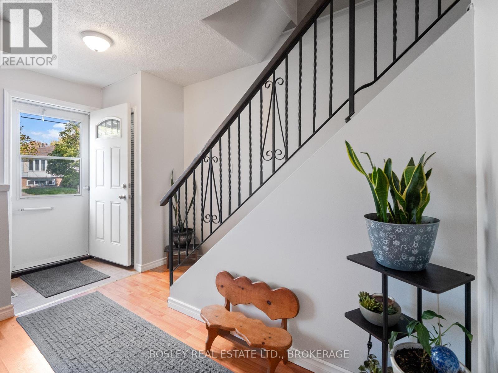 17 Deerfield Parkway, Thorold, Ontario  L2V 4A9 - Photo 4 - X12460363
