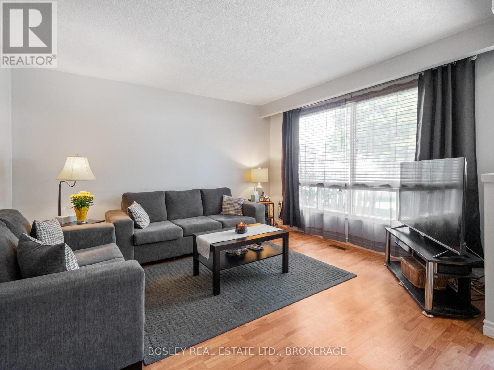 17 Deerfield Parkway, Thorold, Ontario  L2V 4A9 - Photo 5 - X12460363