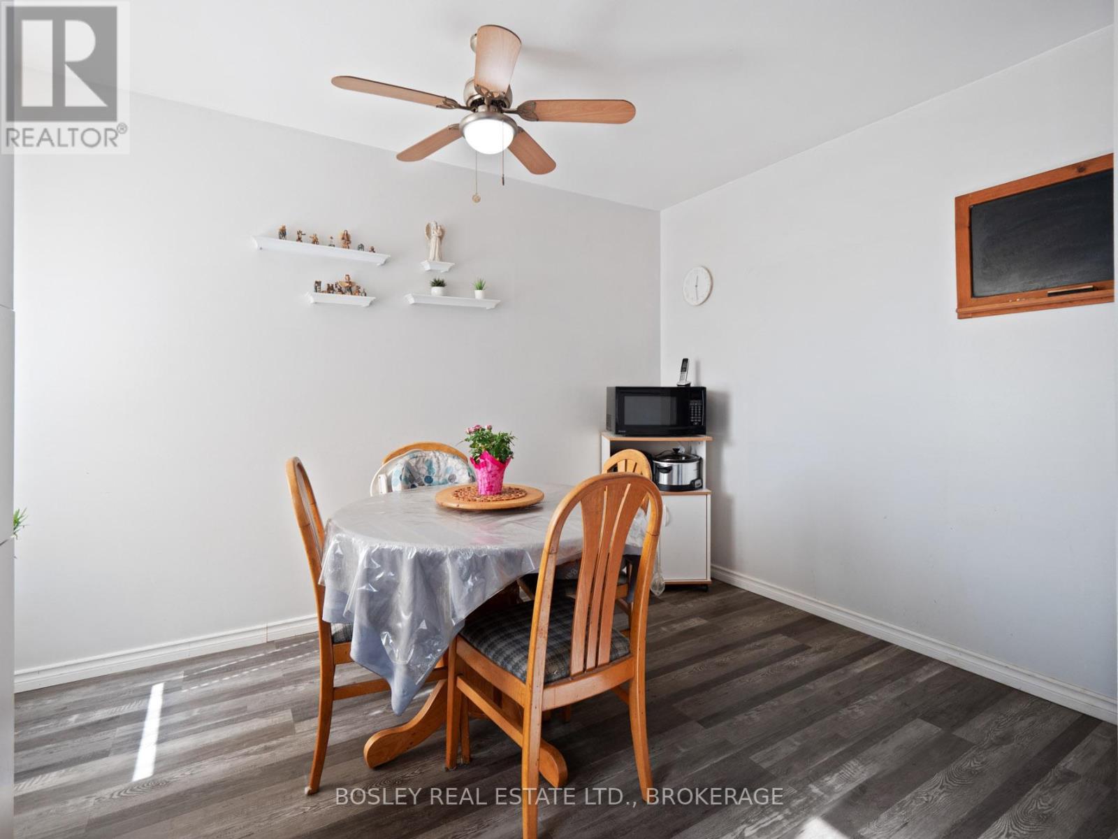 17 Deerfield Parkway, Thorold, Ontario  L2V 4A9 - Photo 7 - X12460363