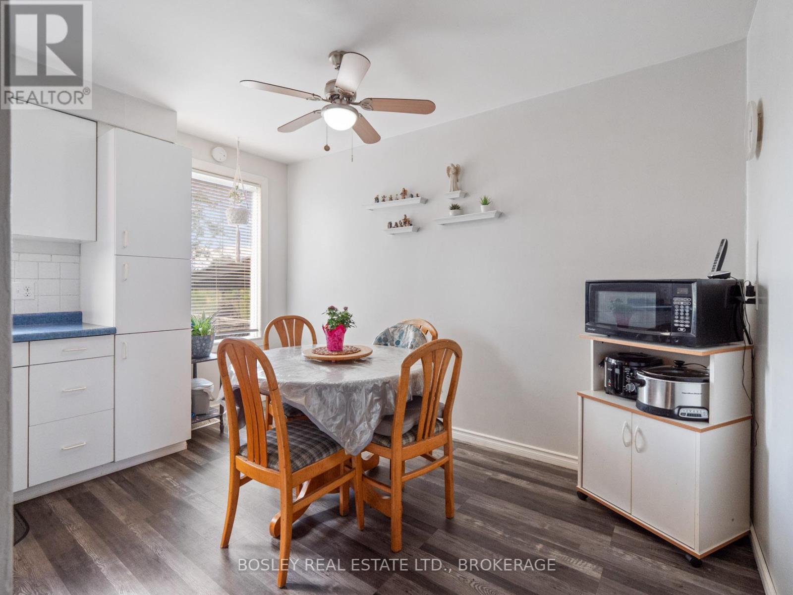 17 Deerfield Parkway, Thorold, Ontario  L2V 4A9 - Photo 8 - X12460363