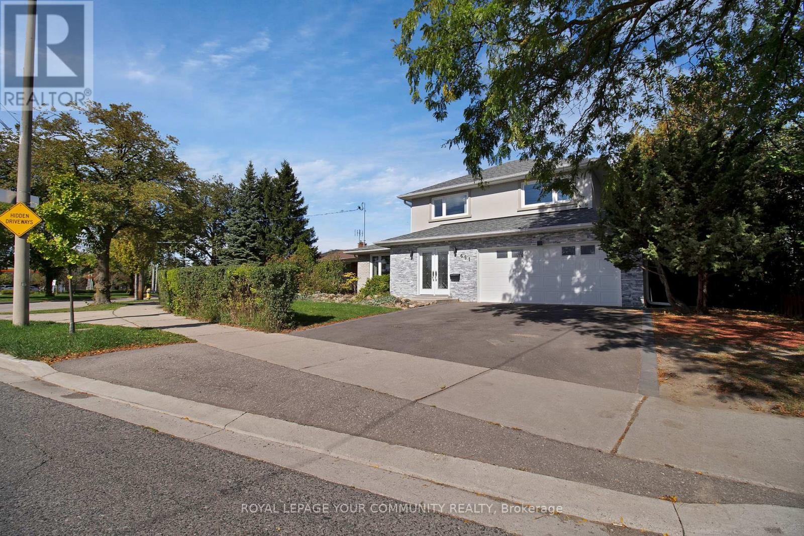 651 Burnhamthorpe Road, Toronto, Ontario  M9C 2Z1 - Photo 3 - W12459862