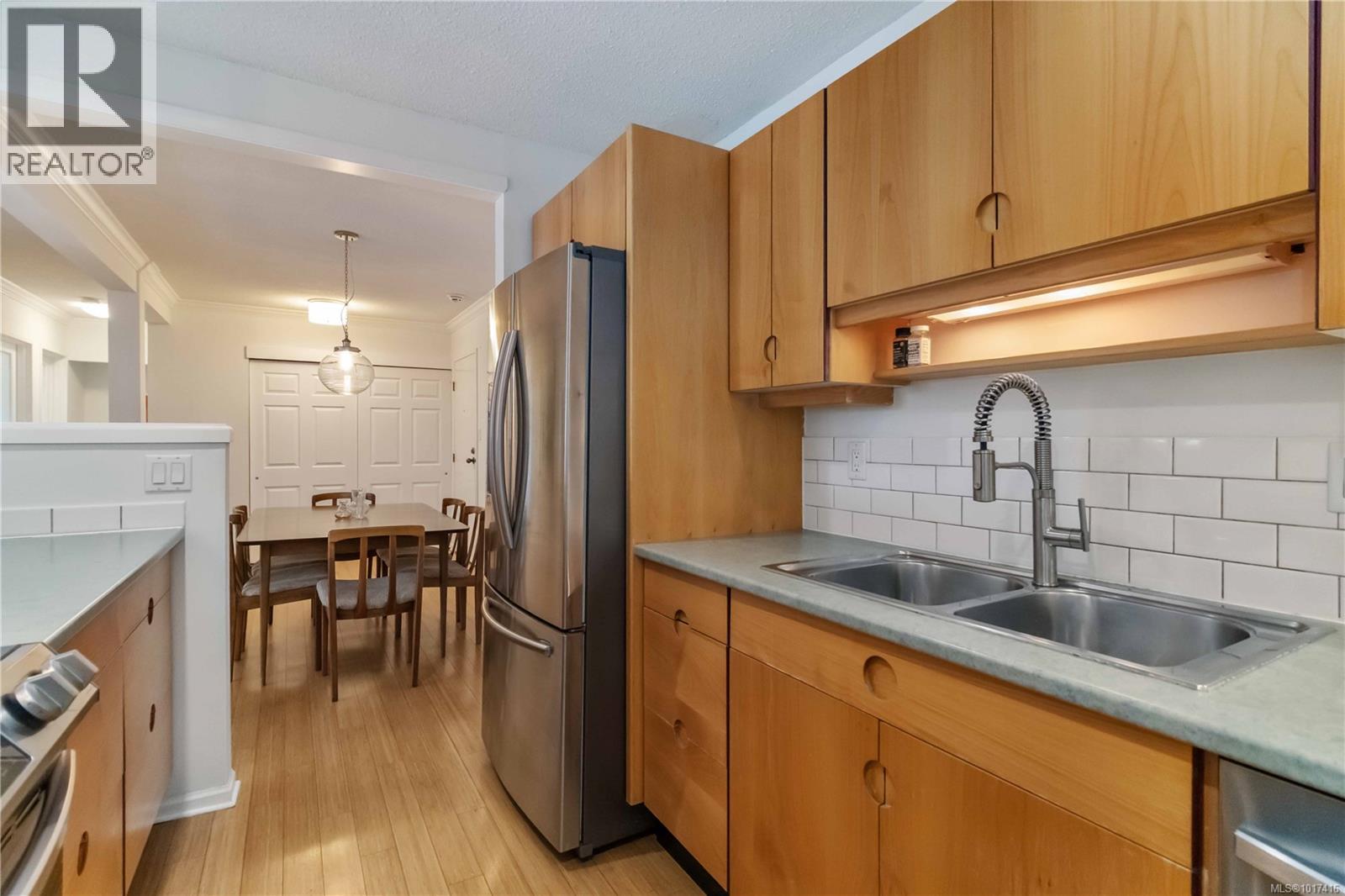 410 1433 Faircliff Lane, Victoria, British Columbia  V8S 3J6 - Photo 12 - 1017416