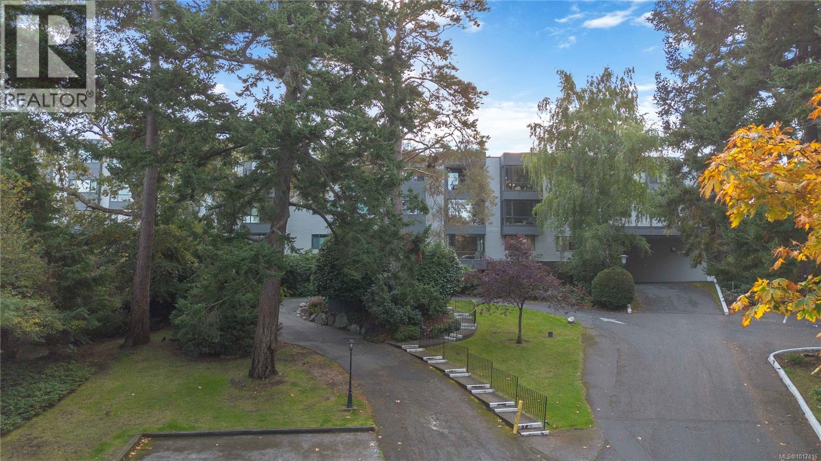 410 1433 Faircliff Lane, Victoria, British Columbia  V8S 3J6 - Photo 32 - 1017416