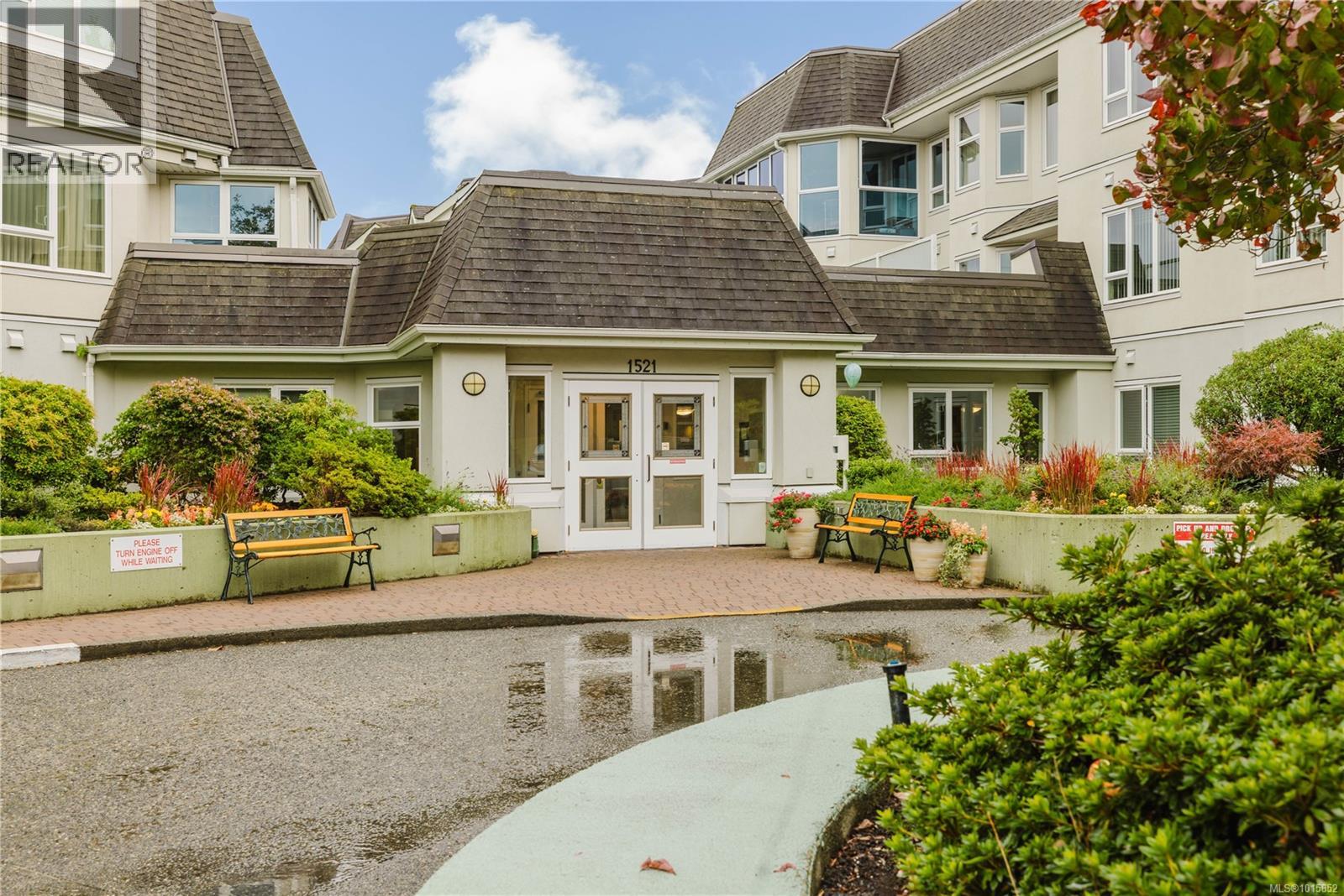 305 1521 Church Ave, Saanich, British Columbia