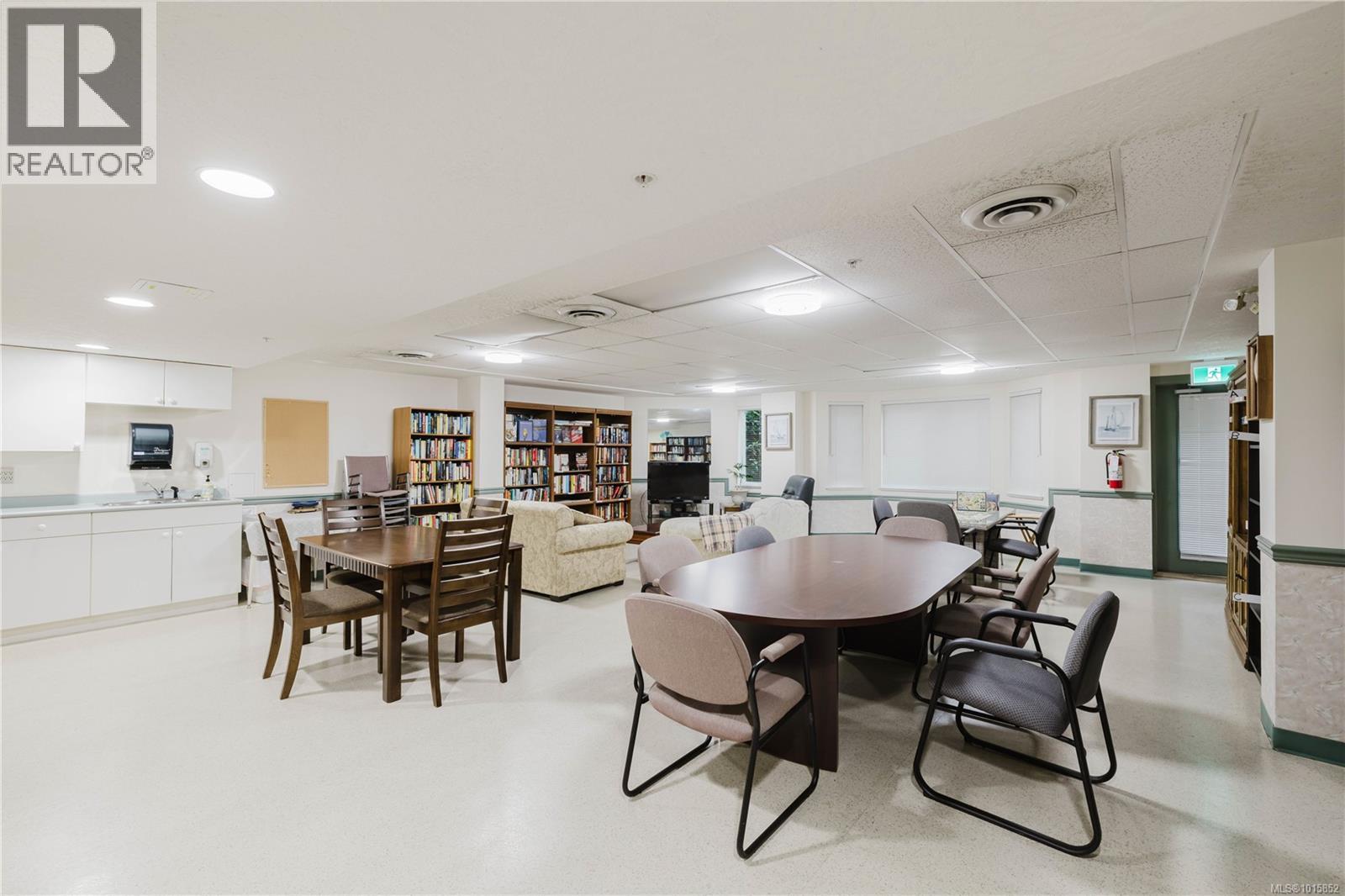 305 1521 Church Ave, Saanich, British Columbia V8P 5T7 - Photo 22 - 1015852