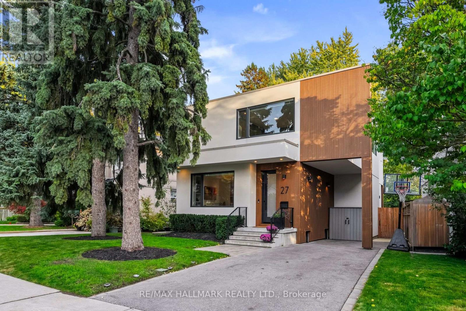 27 GLENCREST BOULEVARD, Toronto, Ontario