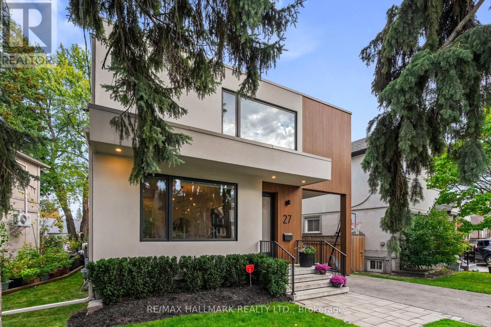 27 Glencrest Boulevard, Toronto, Ontario  M4B 1L2 - Photo 2 - E12460328
