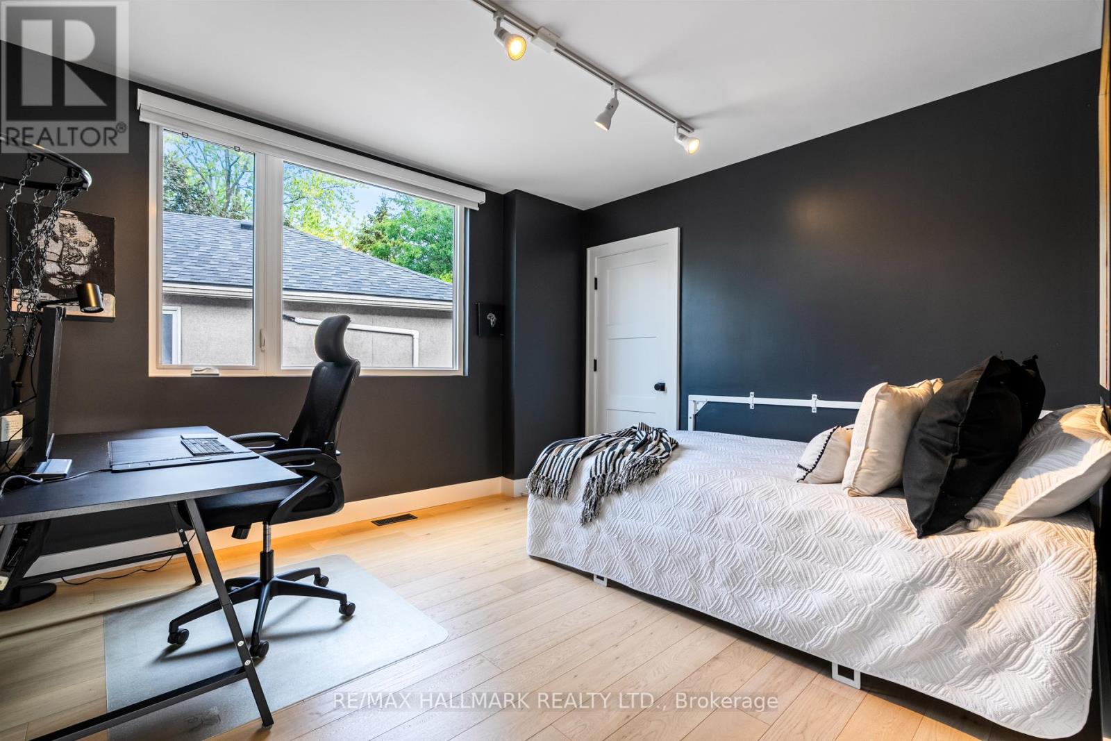 27 Glencrest Boulevard, Toronto, Ontario  M4B 1L2 - Photo 21 - E12460328