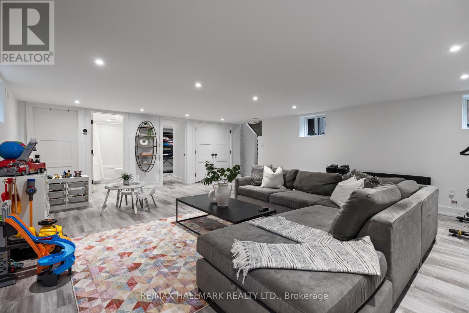 27 Glencrest Boulevard, Toronto, Ontario  M4B 1L2 - Photo 24 - E12460328