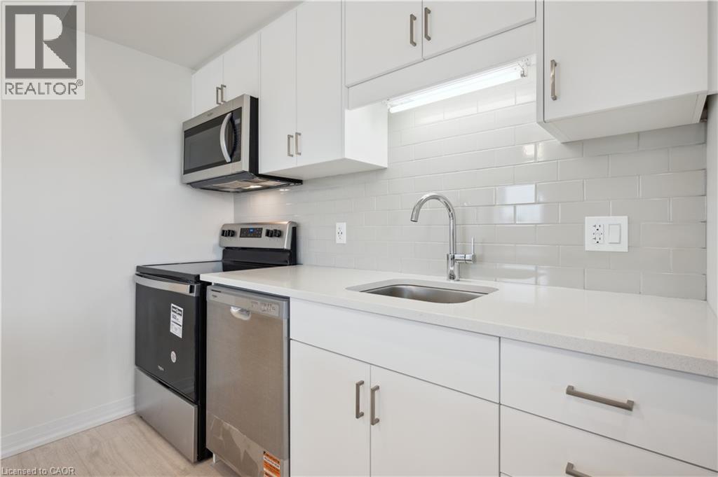 15 Stauffer Woods Trail Unit# B6, Kitchener, Ontario  N2P 2P4 - Photo 6 - 40777739