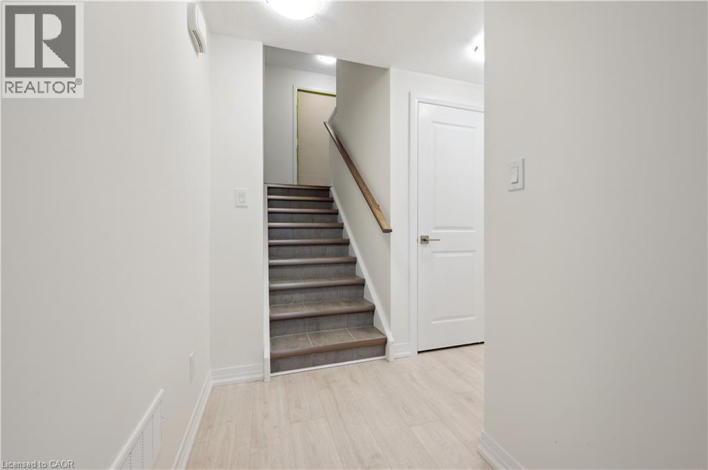 15 Stauffer Woods Trail Unit# B6, Kitchener, Ontario  N2P 2P4 - Photo 2 - 40777739