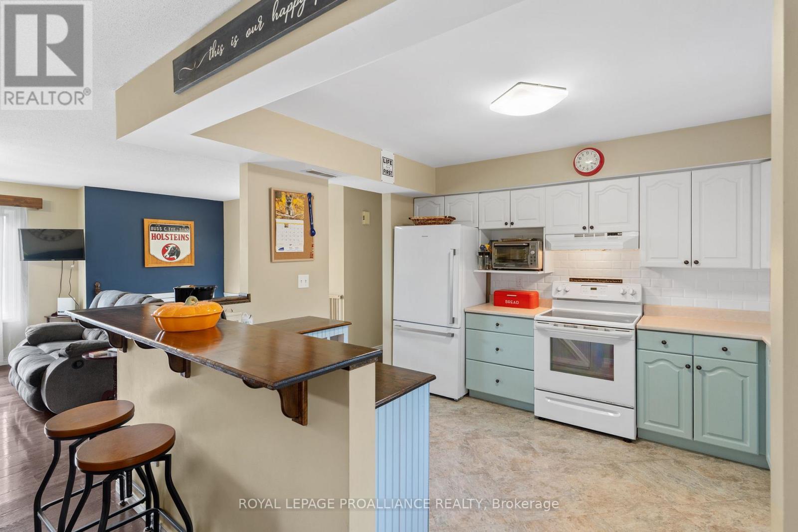 6 Layng Drive, Athens, Ontario  K0E 1B0 - Photo 13 - X12460369