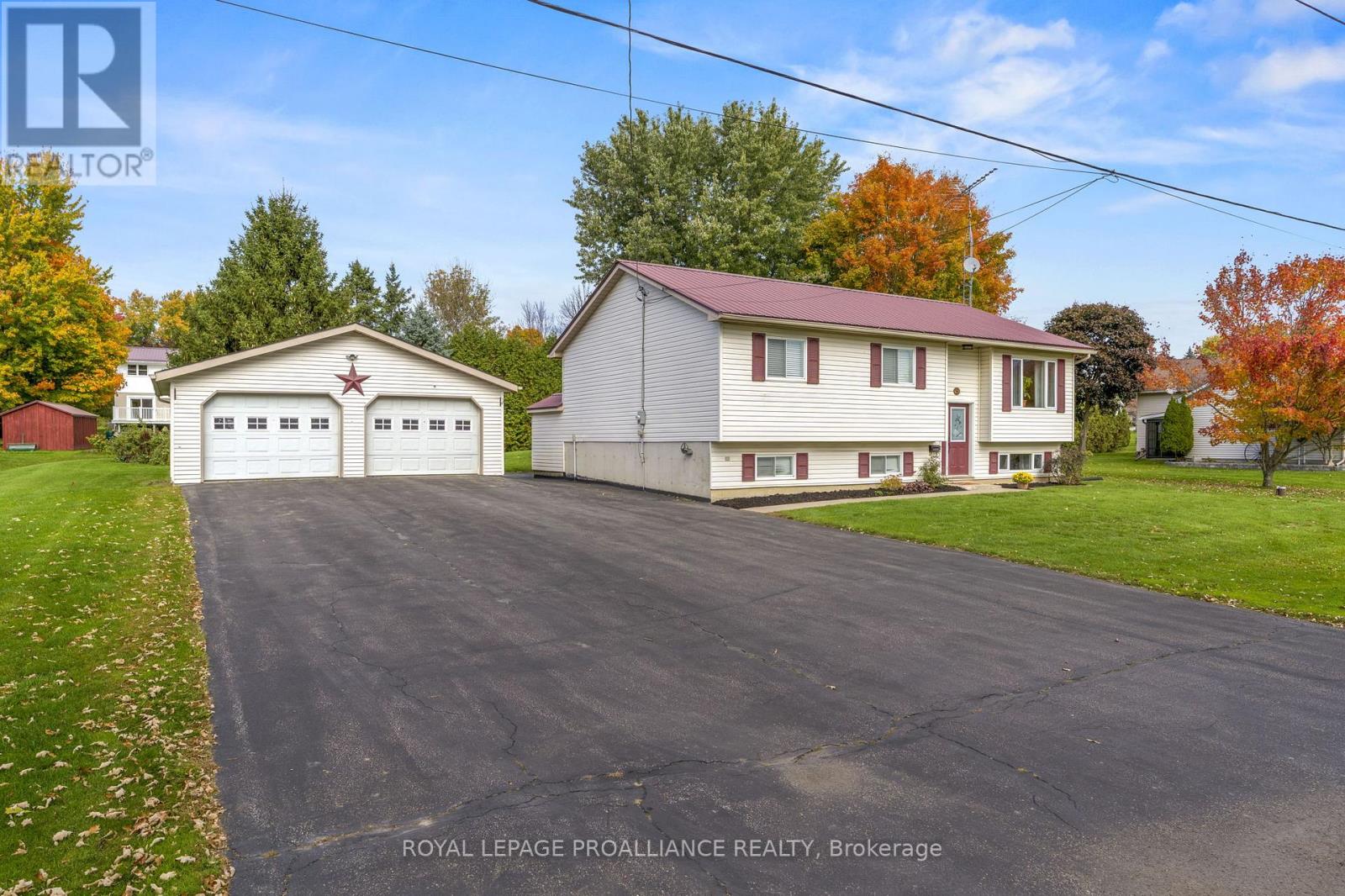 6 Layng Drive, Athens, Ontario  K0E 1B0 - Photo 2 - X12460369