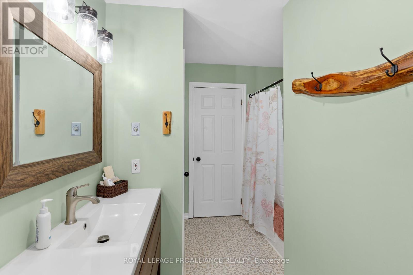 6 Layng Drive, Athens, Ontario  K0E 1B0 - Photo 20 - X12460369