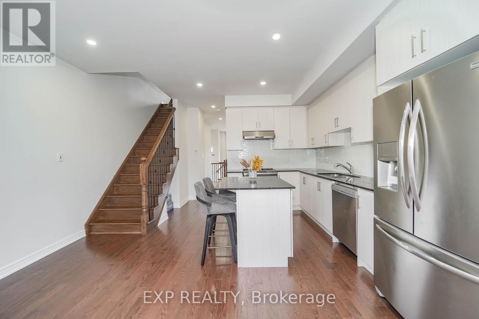 62 Harvest Field Road, Markham, Ontario  L6B 0T7 - Photo 11 - N12460232