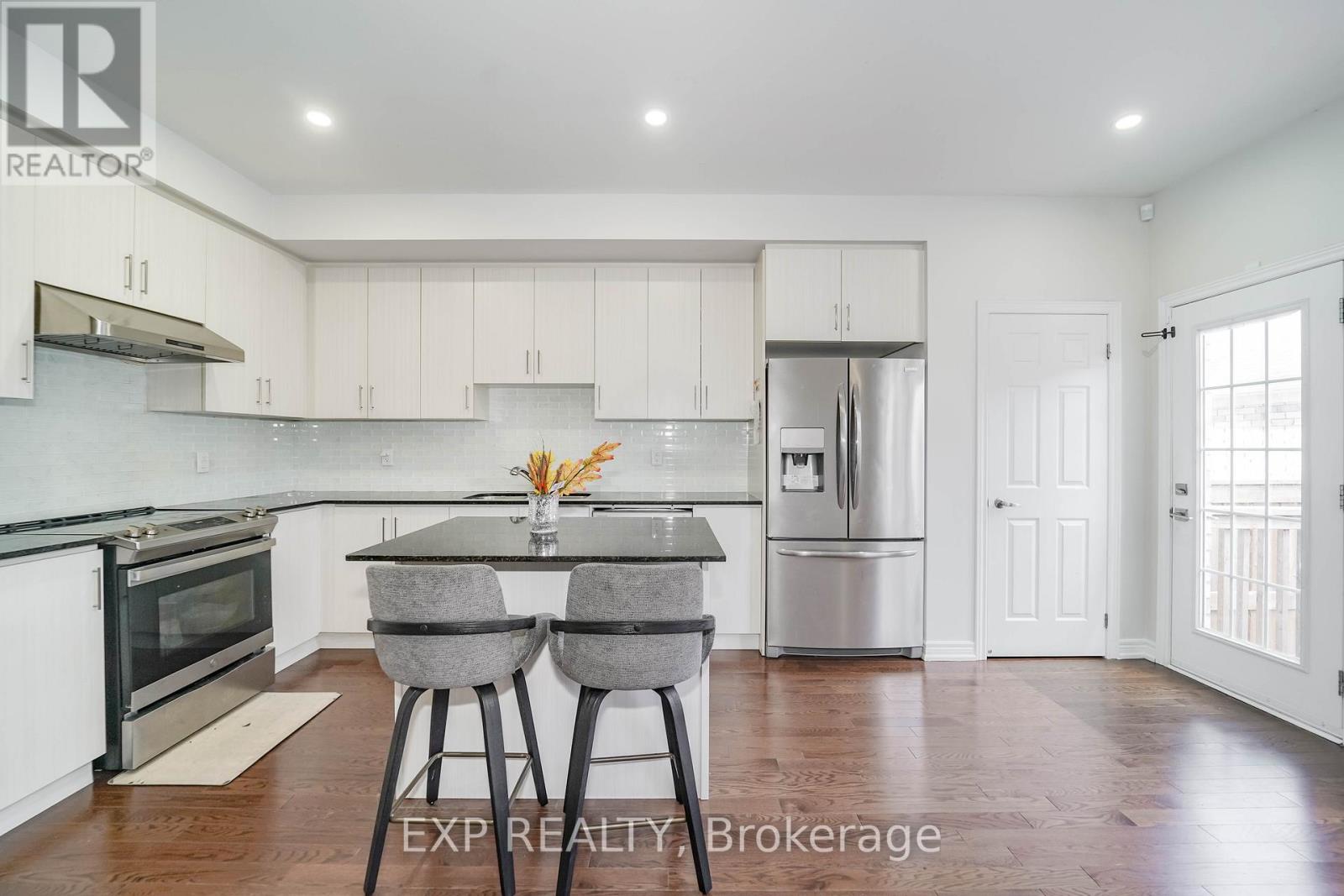 62 Harvest Field Road, Markham, Ontario  L6B 0T7 - Photo 6 - N12460232
