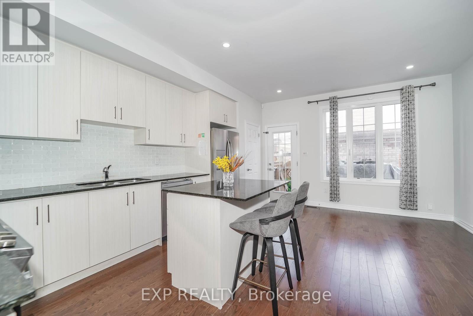 62 Harvest Field Road, Markham, Ontario  L6B 0T7 - Photo 8 - N12460232