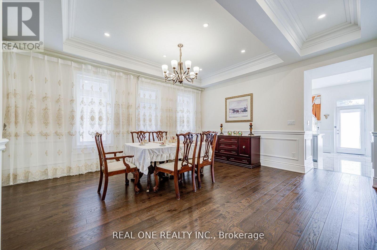 47 Milky Way Drive, Richmond Hill, Ontario  L4C 4M9 - Photo 5 - N12460248