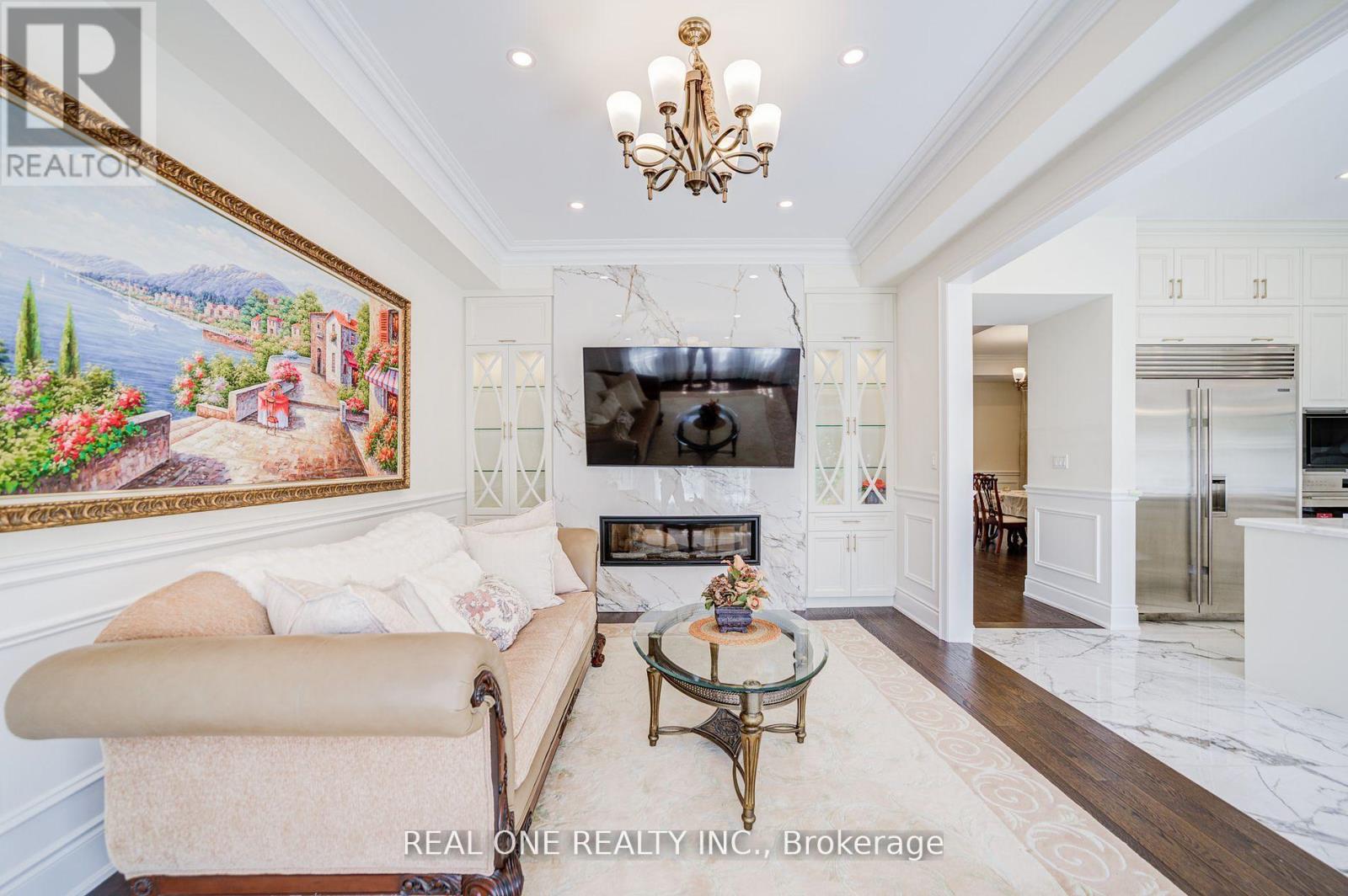 47 Milky Way Drive, Richmond Hill, Ontario  L4C 4M9 - Photo 8 - N12460248