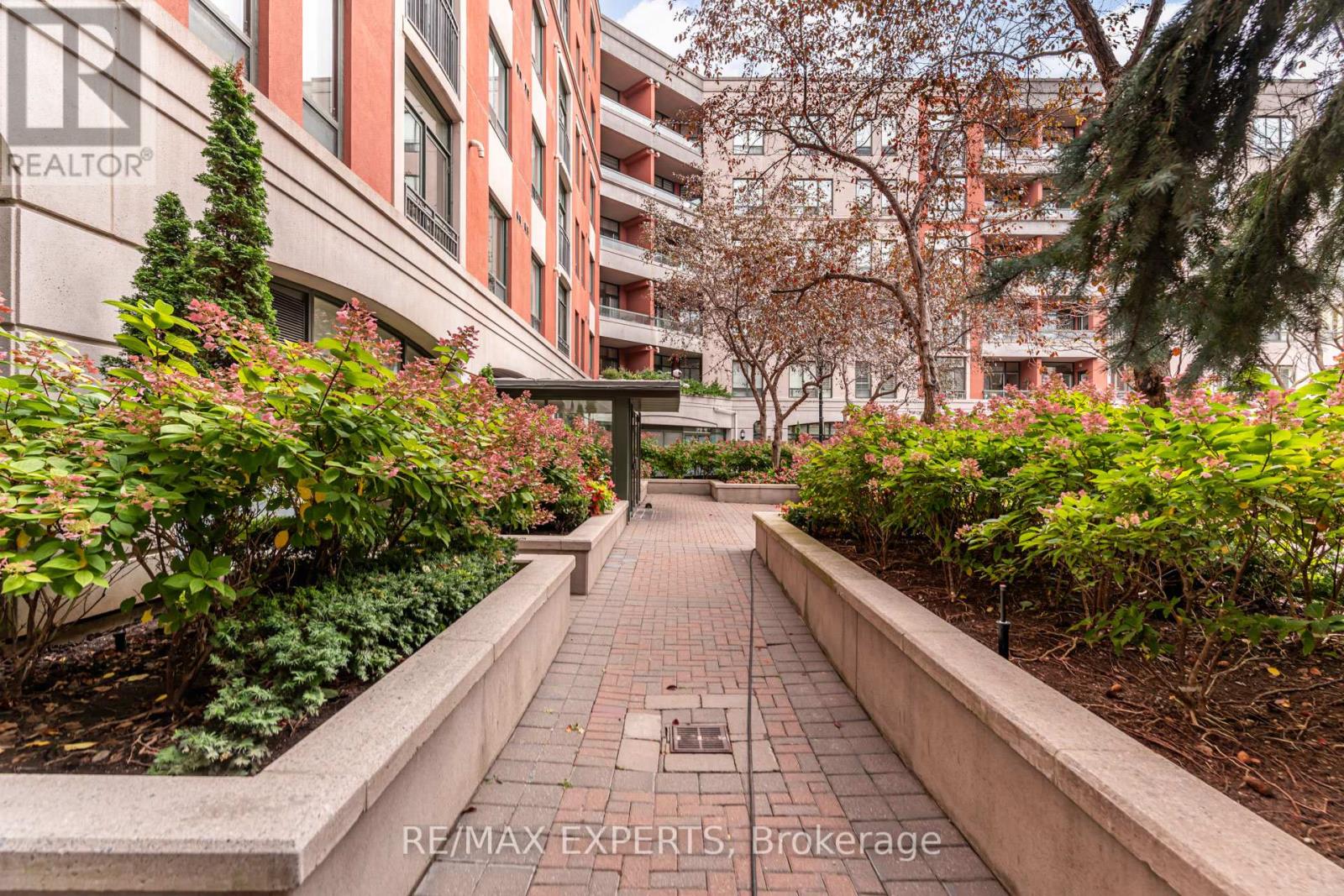 408 - 53 Woodbridge Avenue N, Vaughan, Ontario  L4L 9K9 - Photo 6 - N12460254