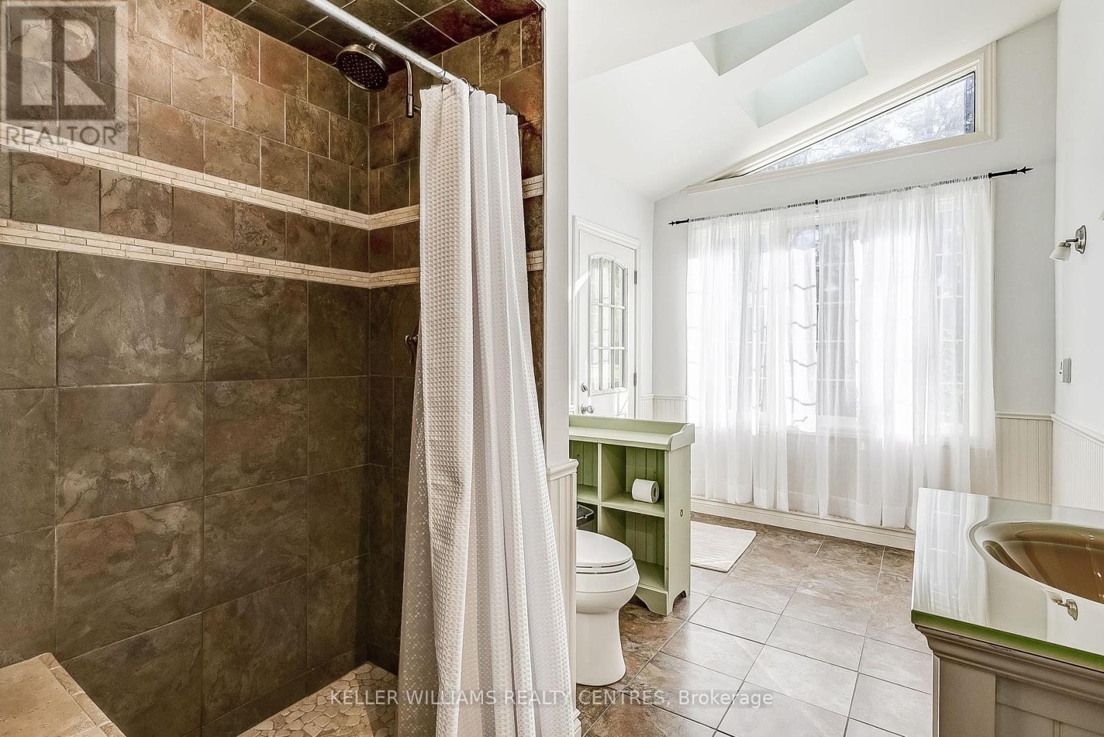 16073 Warden Avenue, Whitchurch-Stouffville, Ontario  L4A 2M3 - Photo 23 - N12460267