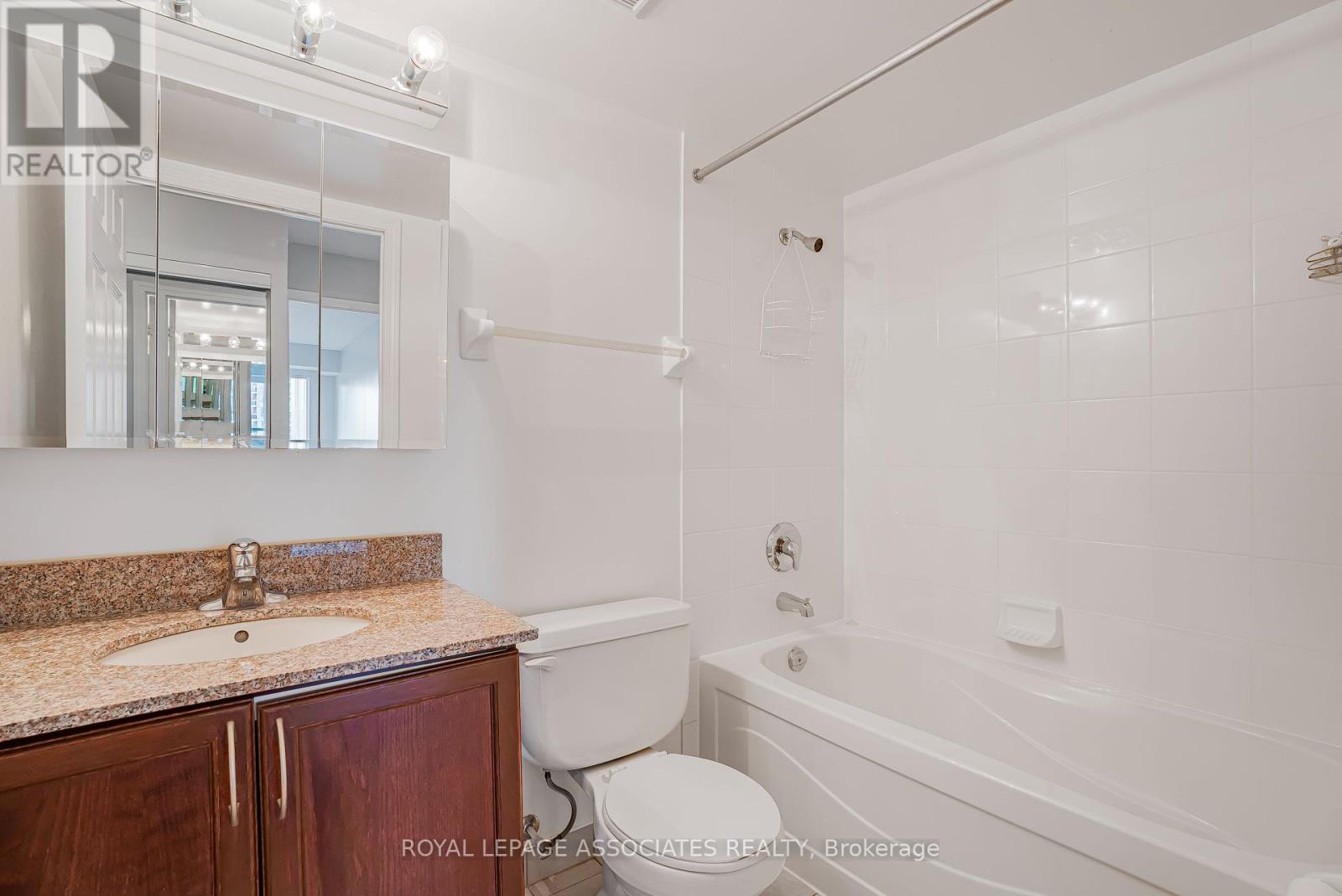 715 - 185 Oneida Cres Crescent, Richmond Hill, Ontario  L4B 0B1 - Photo 10 - N12460268