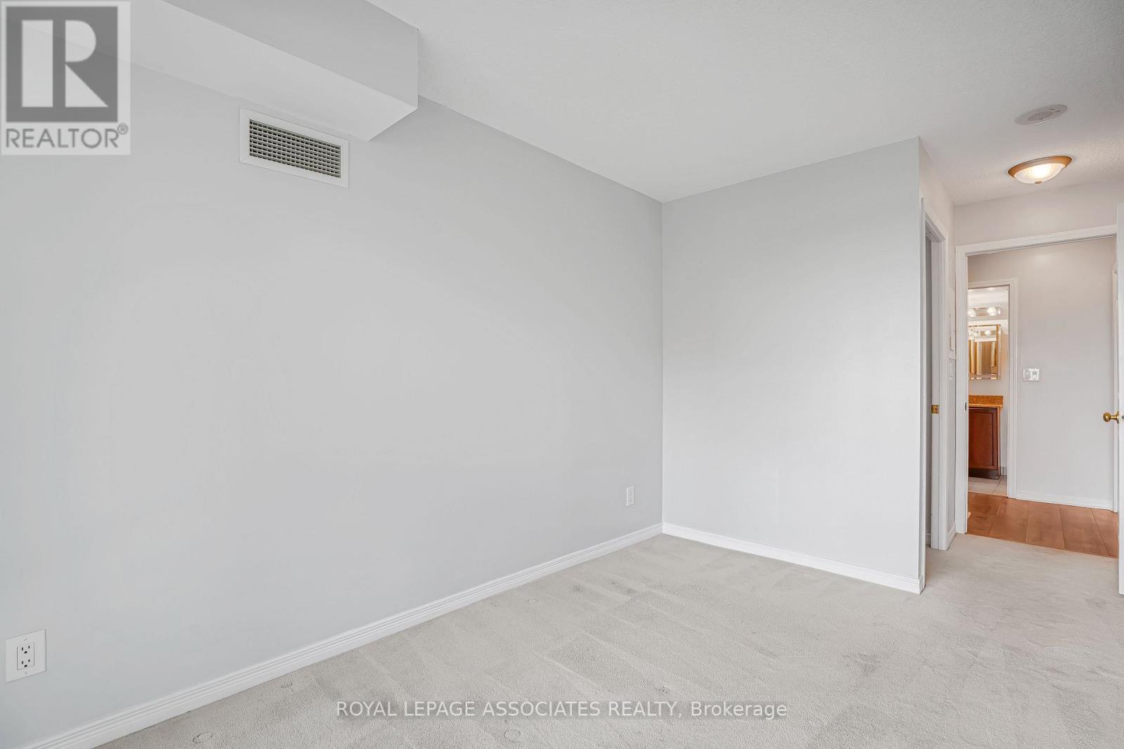 715 - 185 Oneida Cres Crescent, Richmond Hill, Ontario  L4B 0B1 - Photo 12 - N12460268