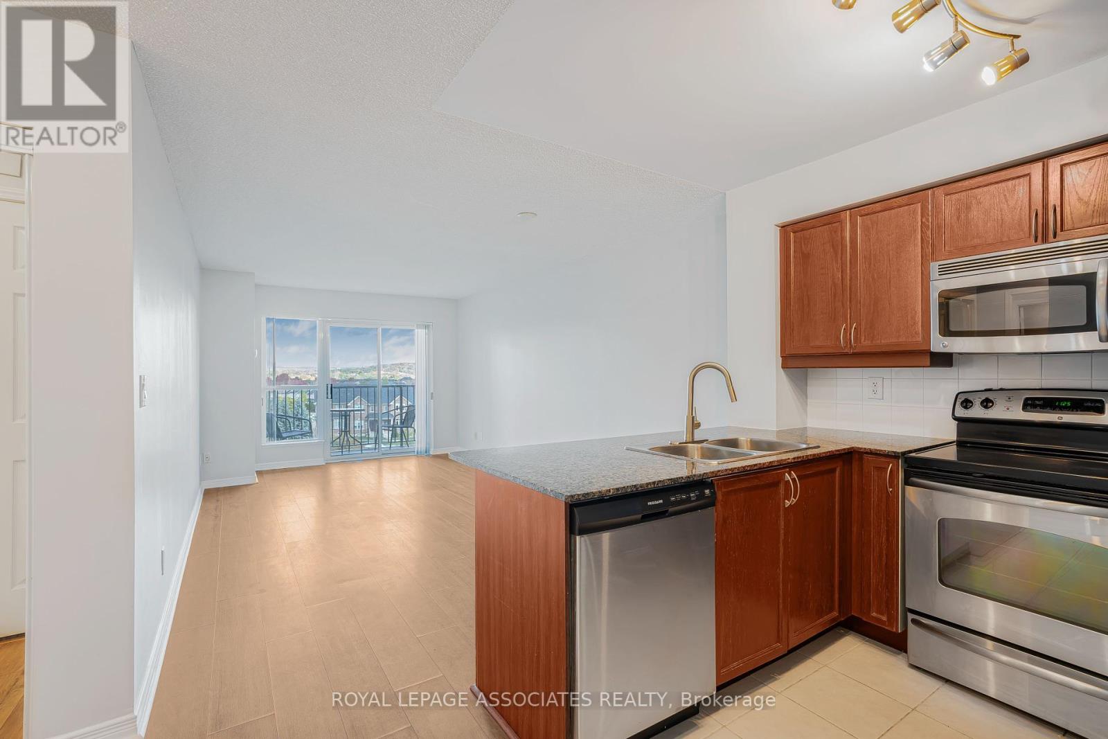 715 - 185 Oneida Cres Crescent, Richmond Hill, Ontario  L4B 0B1 - Photo 5 - N12460268