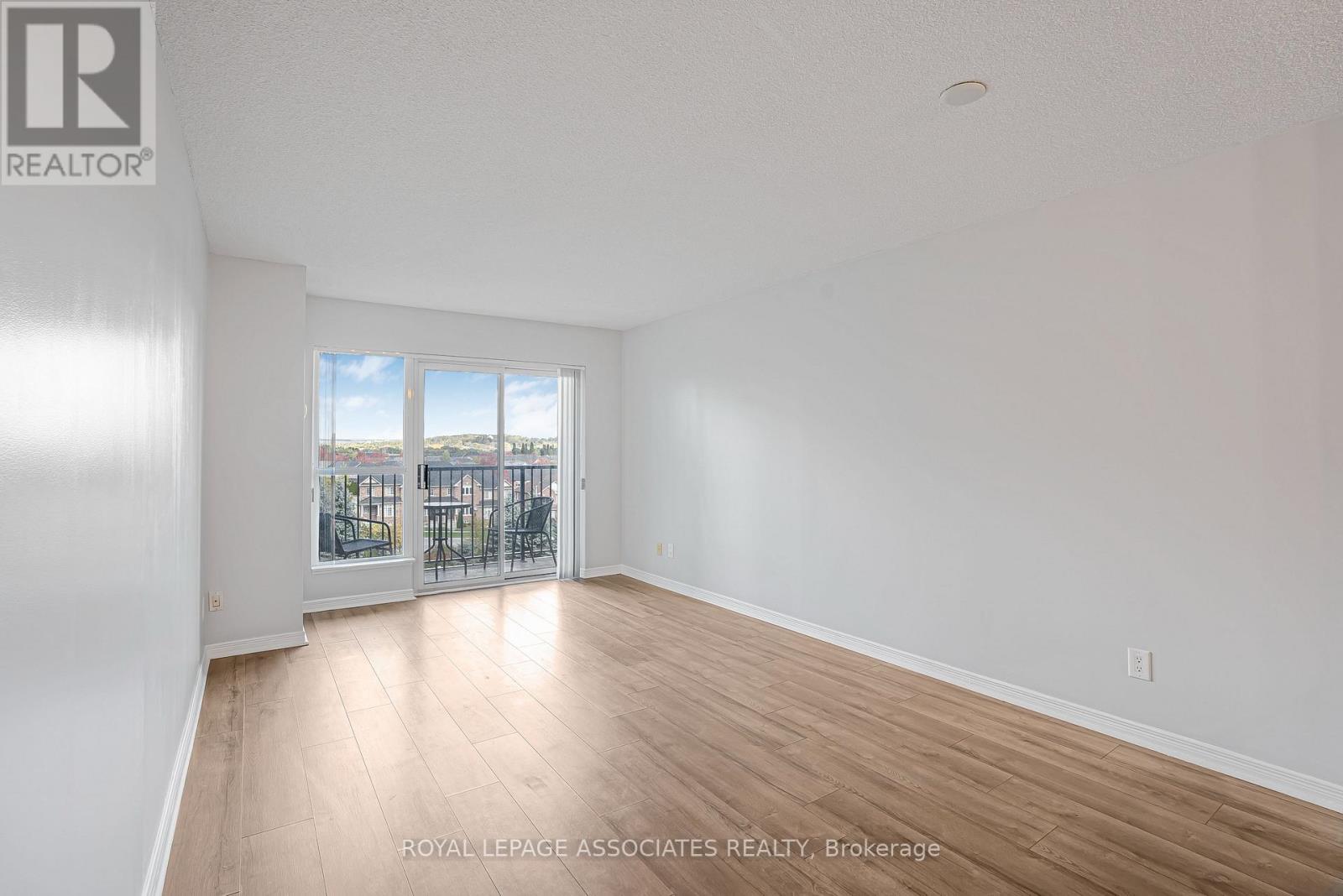 715 - 185 Oneida Cres Crescent, Richmond Hill, Ontario  L4B 0B1 - Photo 7 - N12460268