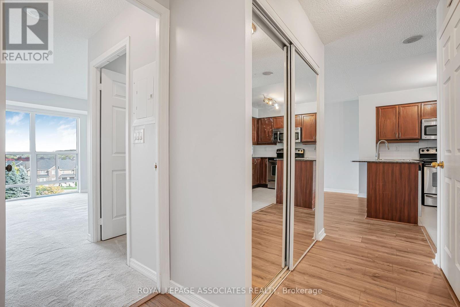 715 - 185 Oneida Cres Crescent, Richmond Hill, Ontario  L4B 0B1 - Photo 9 - N12460268