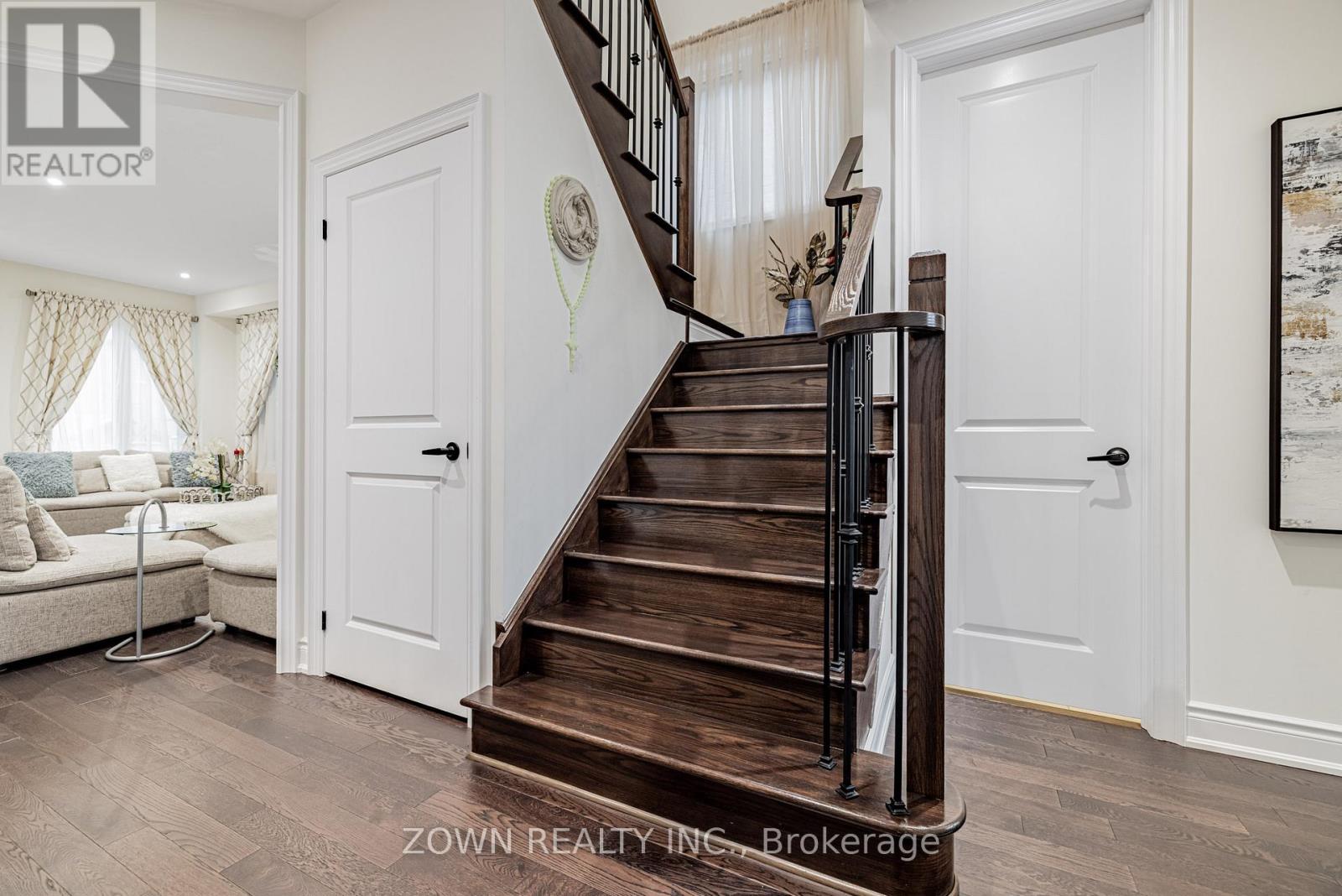 1352 Blackmore Street, Innisfil, Ontario  L9S 0P2 - Photo 4 - N12460283