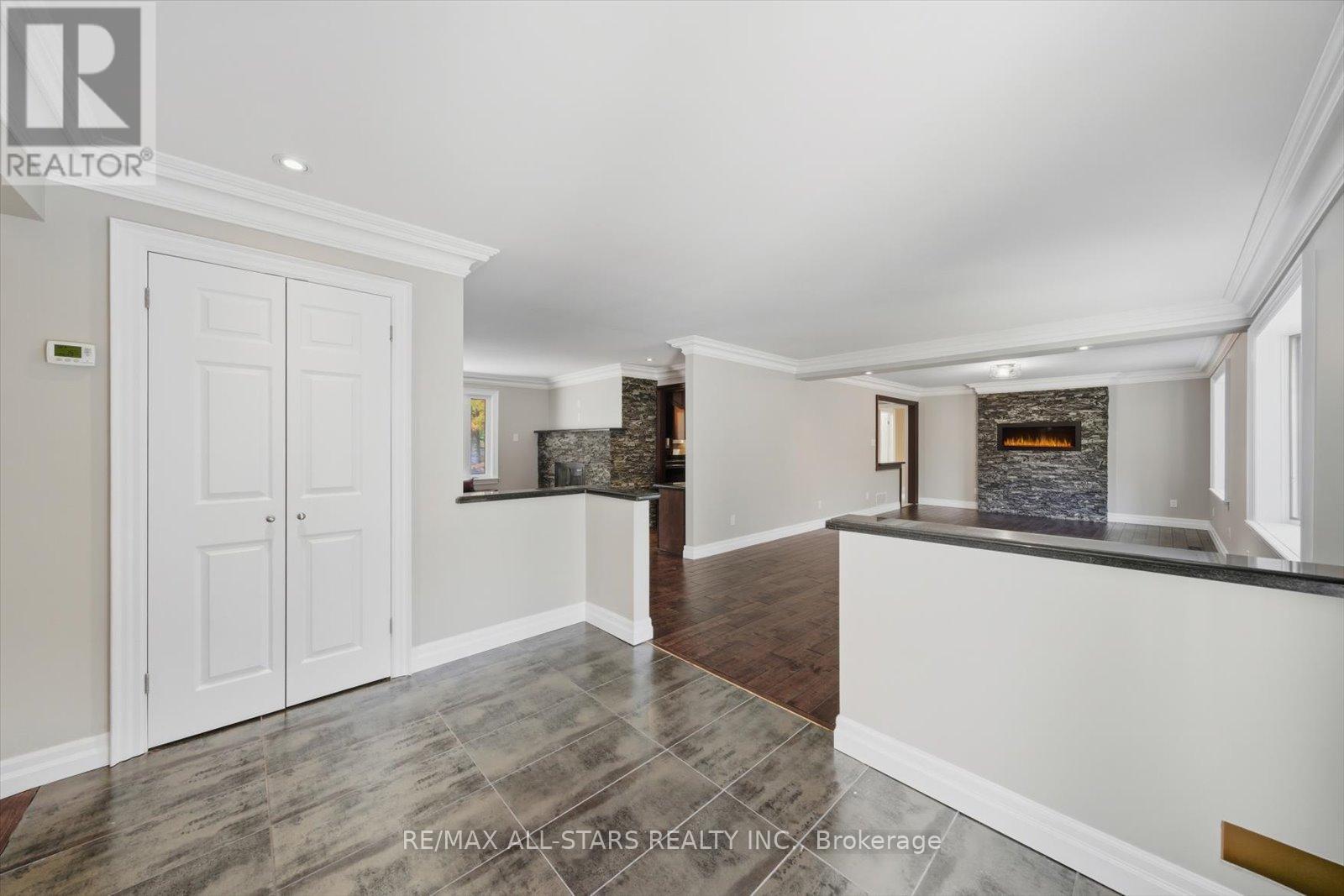 40 Algonquin Forest Drive, East Gwillimbury, Ontario  L9N 0C6 - Photo 10 - N12460291