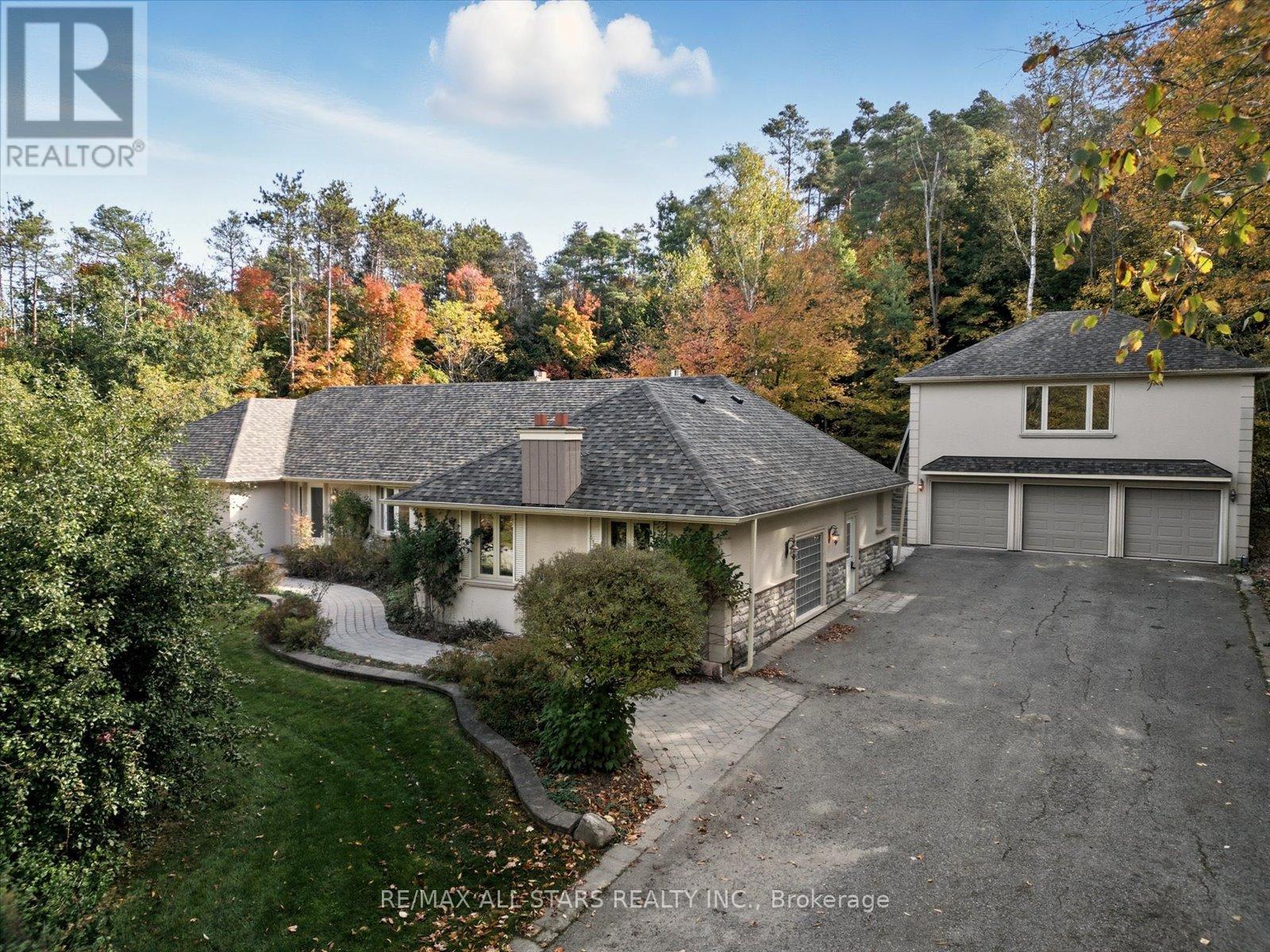 40 Algonquin Forest Drive, East Gwillimbury, Ontario  L9N 0C6 - Photo 2 - N12460291