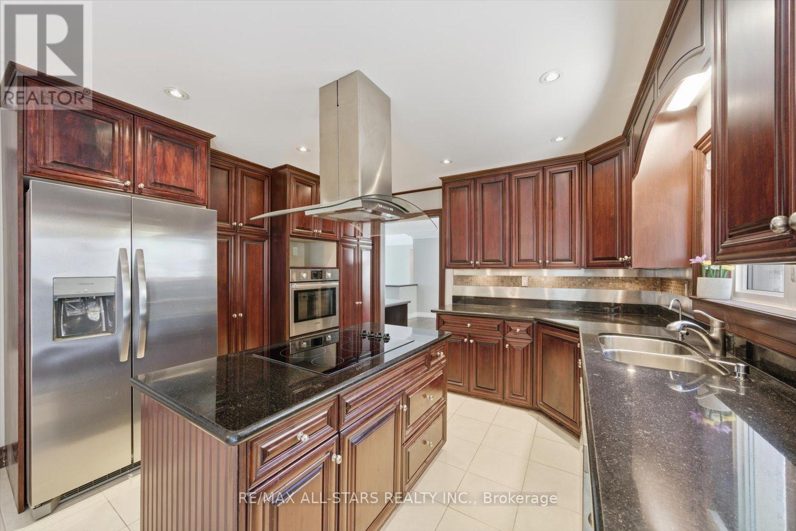 40 Algonquin Forest Drive, East Gwillimbury, Ontario  L9N 0C6 - Photo 14 - N12460301