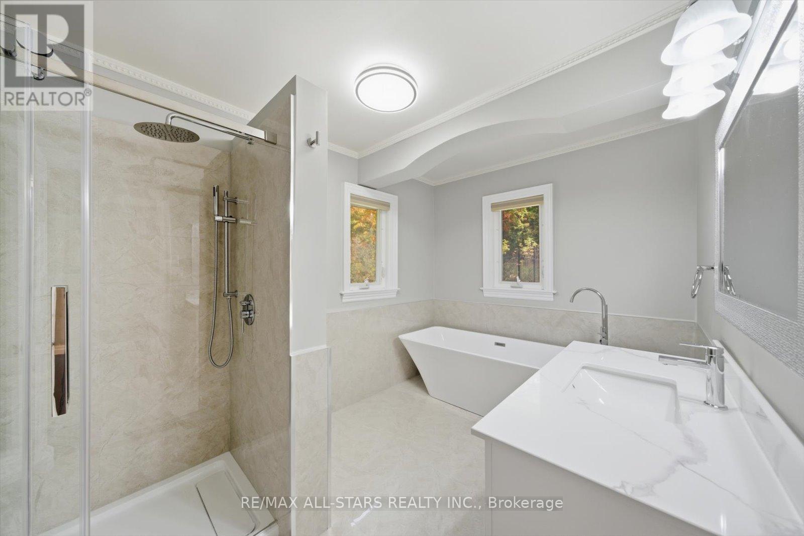 40 Algonquin Forest Drive, East Gwillimbury, Ontario  L9N 0C6 - Photo 18 - N12460301