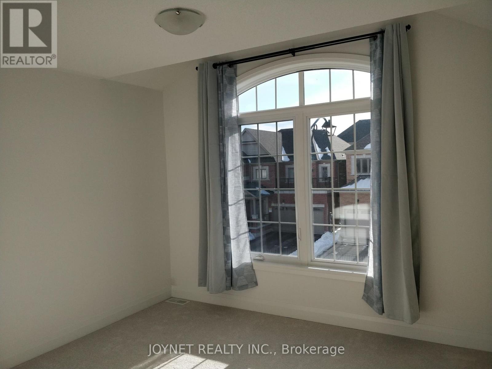 8 Red Rose Lane, East Gwillimbury, Ontario  L9N 0V1 - Photo 12 - N12460307