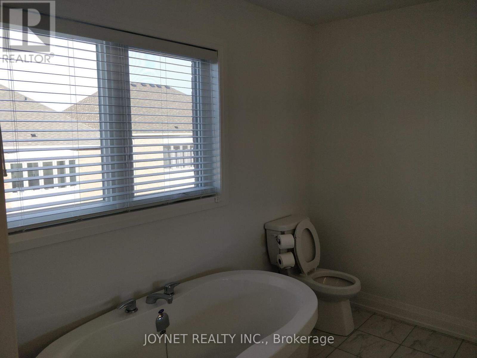 8 Red Rose Lane, East Gwillimbury, Ontario  L9N 0V1 - Photo 18 - N12460307
