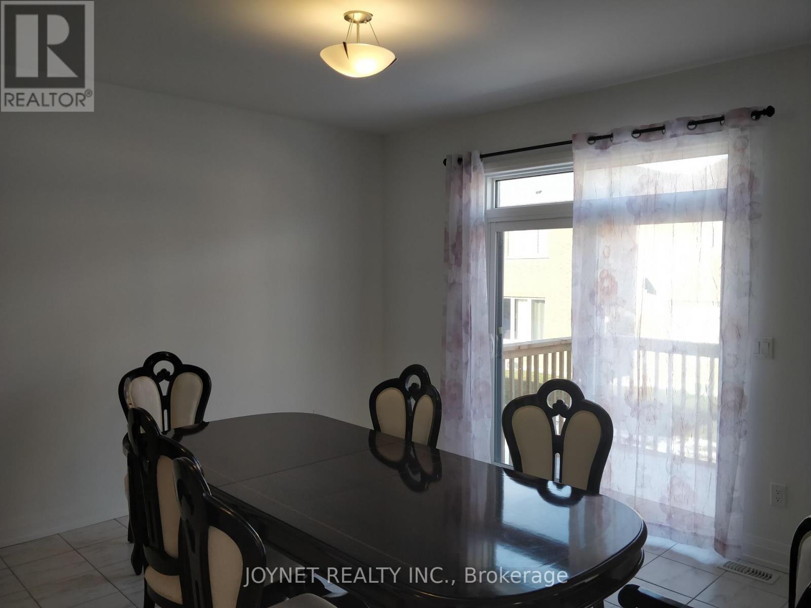 8 Red Rose Lane, East Gwillimbury, Ontario  L9N 0V1 - Photo 7 - N12460307