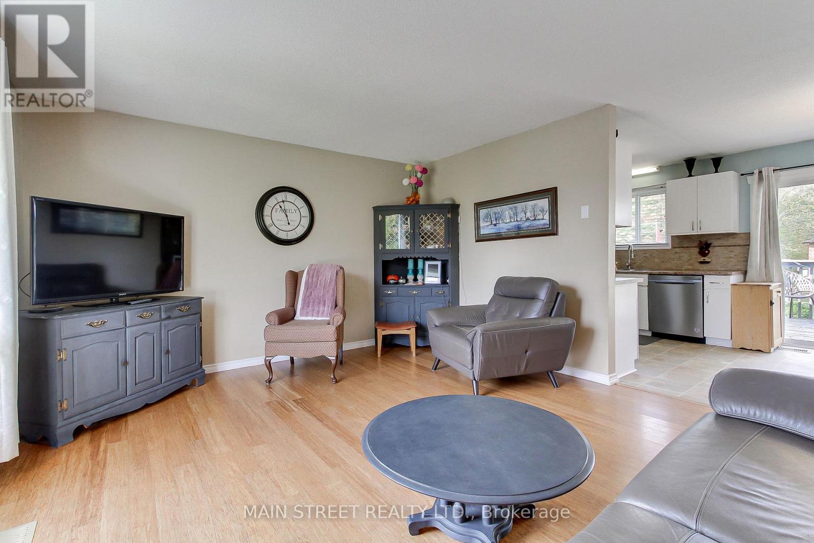 32 Beaverdale Crescent, Georgina, Ontario  L0E 1N0 - Photo 10 - N12460312