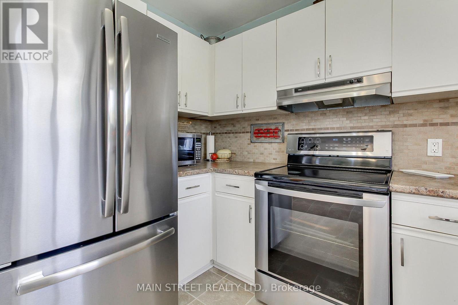 32 Beaverdale Crescent, Georgina, Ontario  L0E 1N0 - Photo 12 - N12460312