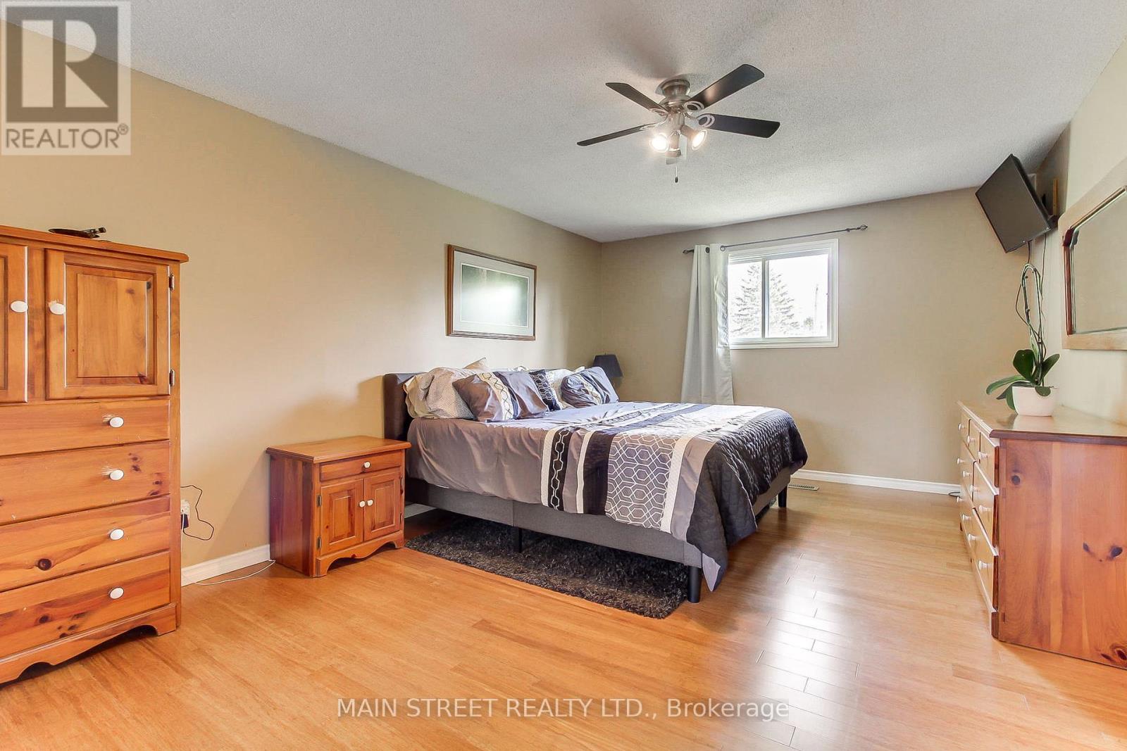 32 Beaverdale Crescent, Georgina, Ontario  L0E 1N0 - Photo 16 - N12460312