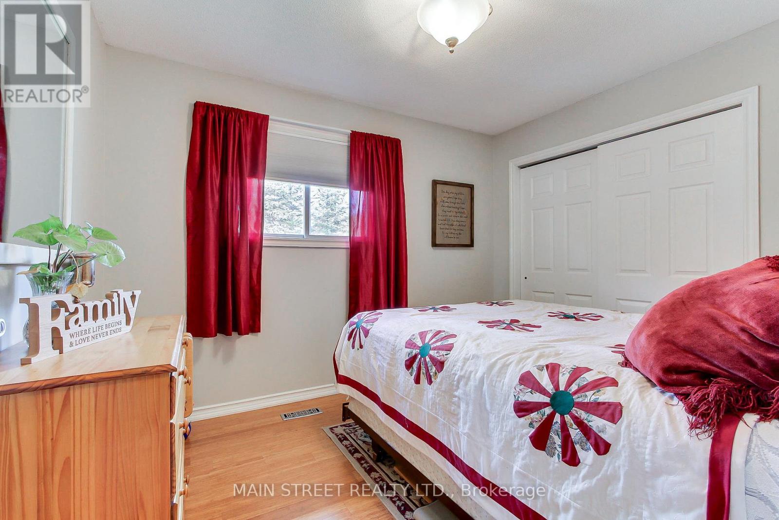 32 Beaverdale Crescent, Georgina, Ontario  L0E 1N0 - Photo 19 - N12460312