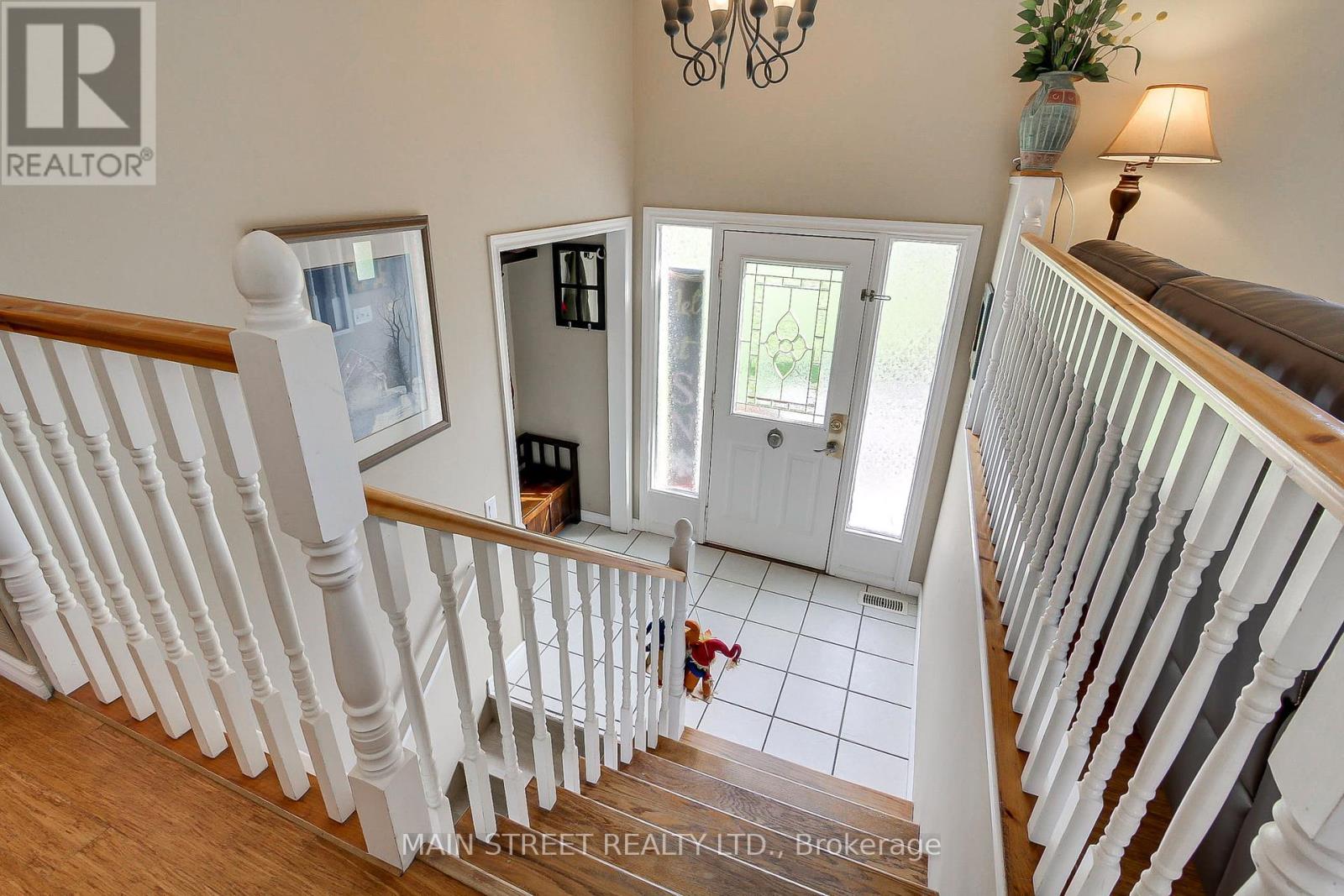 32 Beaverdale Crescent, Georgina, Ontario  L0E 1N0 - Photo 5 - N12460312