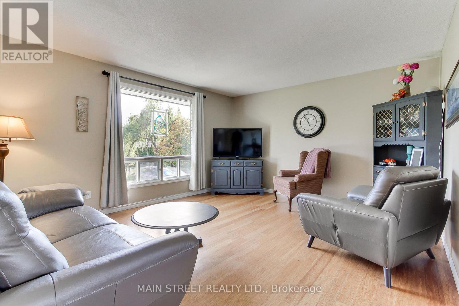 32 Beaverdale Crescent, Georgina, Ontario  L0E 1N0 - Photo 8 - N12460312