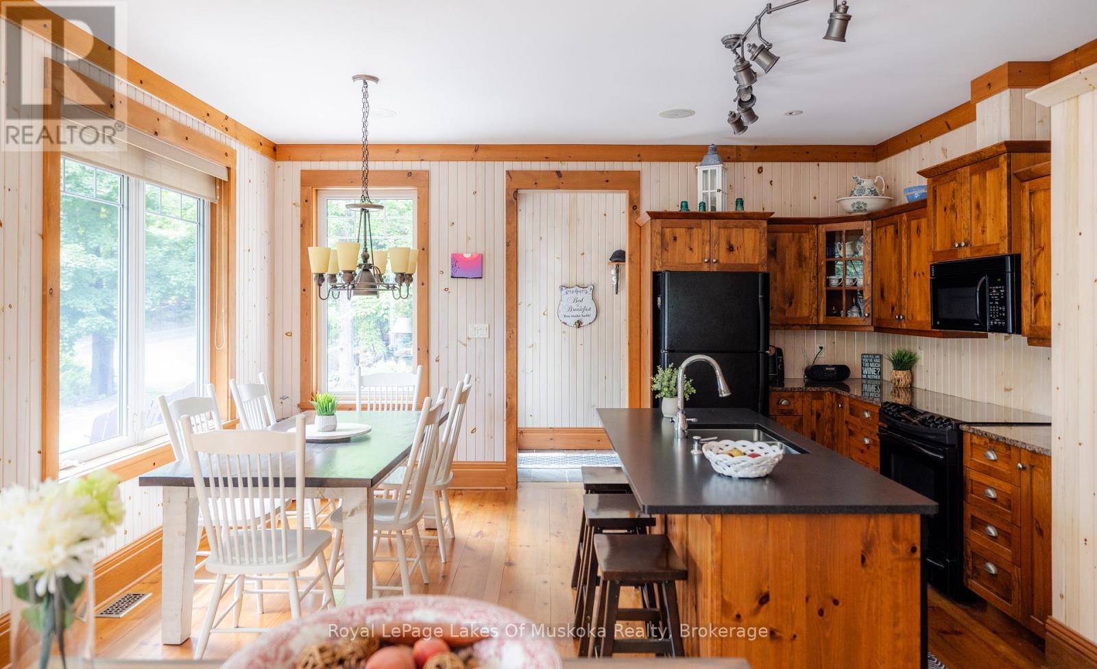 42 Menominee Lake Road, Huntsville, Ontario  P1H 2J3 - Photo 17 - X12291778
