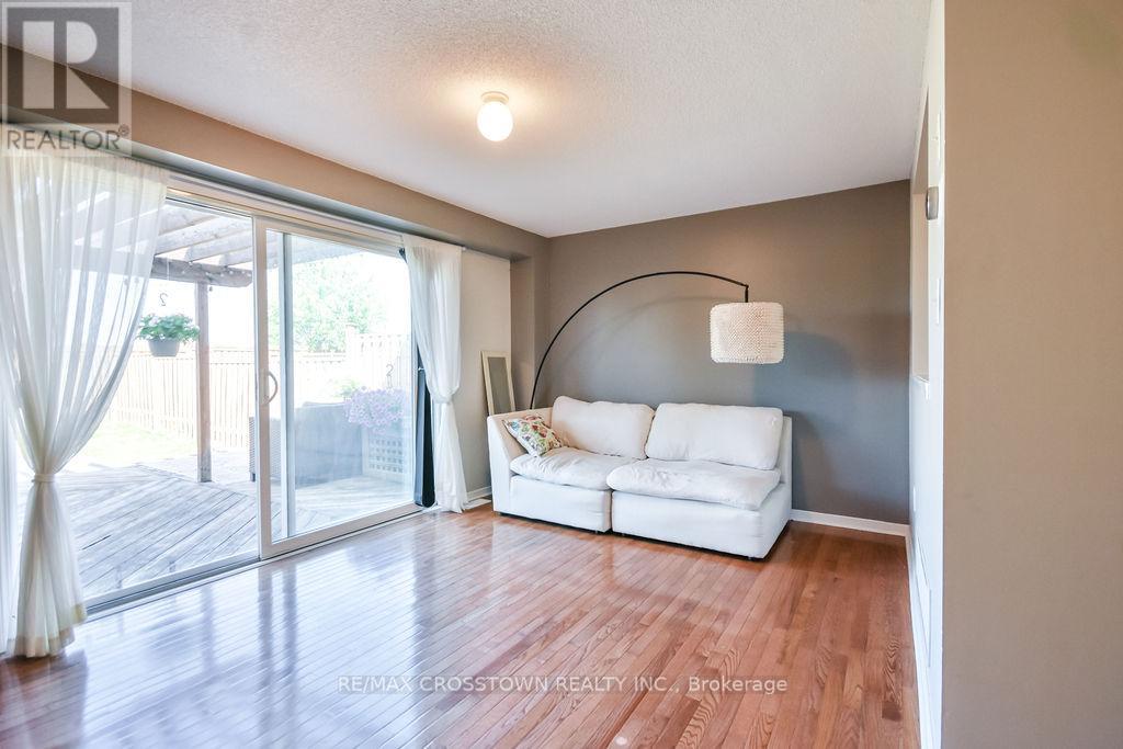 71 Goodwin Drive, Barrie, Ontario  L4M 3T1 - Photo 12 - S12460269