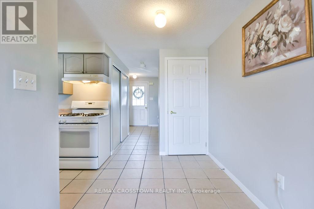 71 Goodwin Drive, Barrie, Ontario  L4M 3T1 - Photo 4 - S12460269