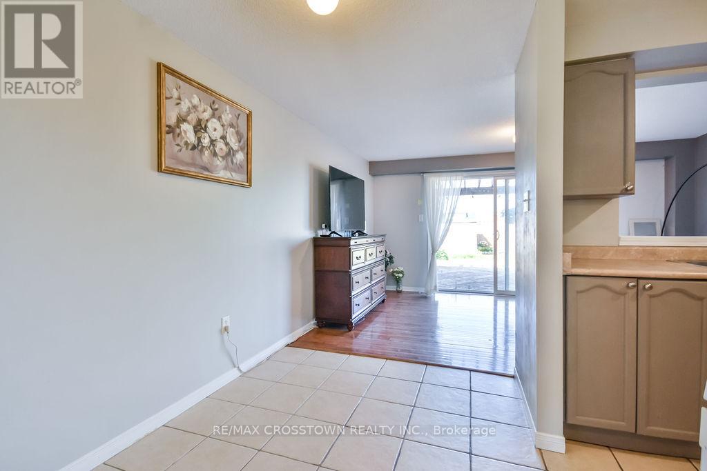 71 Goodwin Drive, Barrie, Ontario  L4M 3T1 - Photo 8 - S12460269