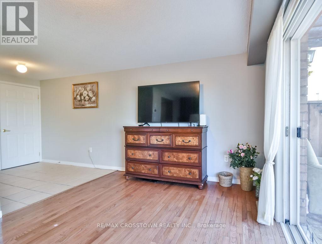 71 Goodwin Drive, Barrie, Ontario  L4M 3T1 - Photo 9 - S12460269