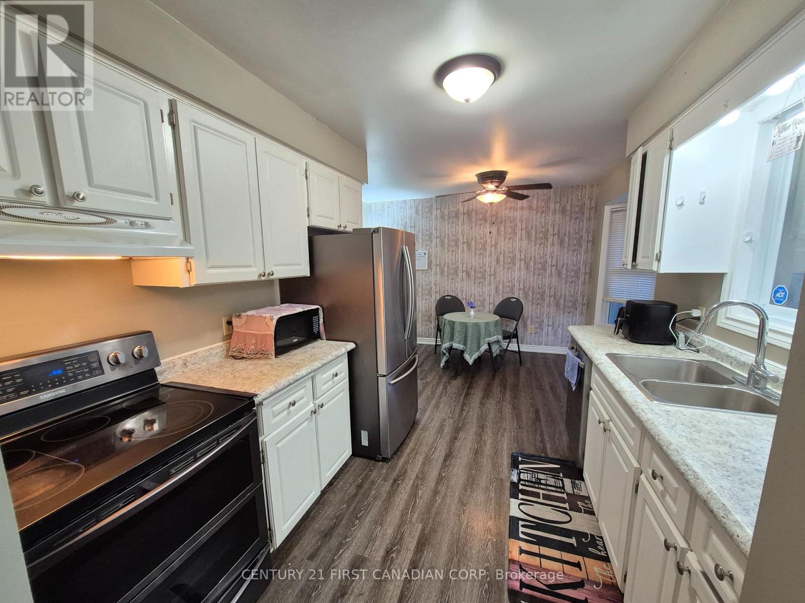 15 Mohican Drive, Woodstock, Ontario  N4T 1H4 - Photo 14 - X12460230